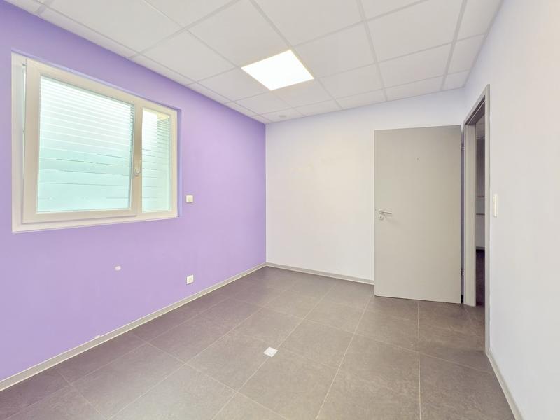 Local d'activités - 105 m² - 5 pièces