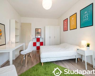 Chambre - 70 m² - 1 pièce