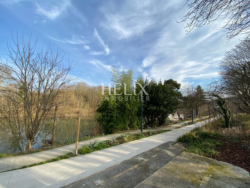 Maison - 340 m² - 9 pièces