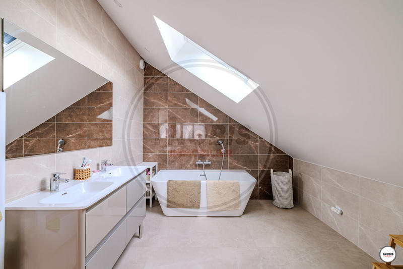 Maison - 164 m² - 8 pièces