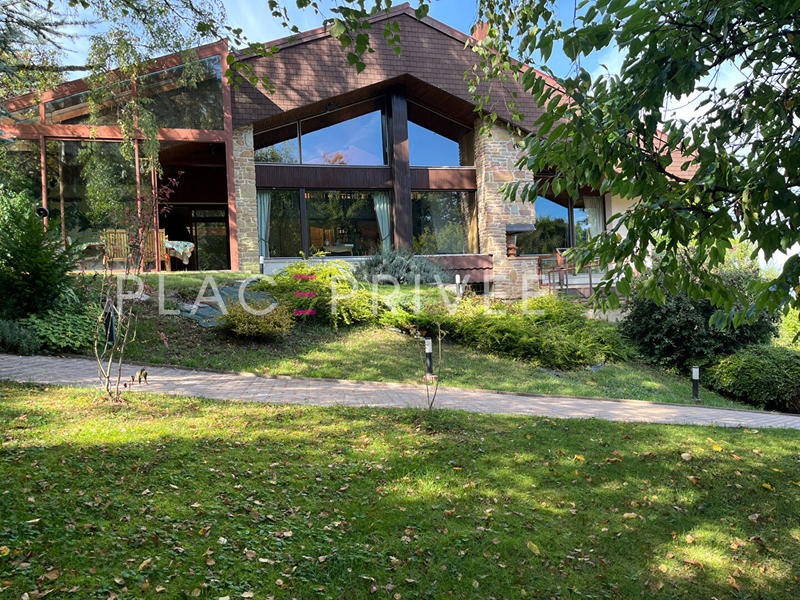 Maison - 338 m² - 12 pièces