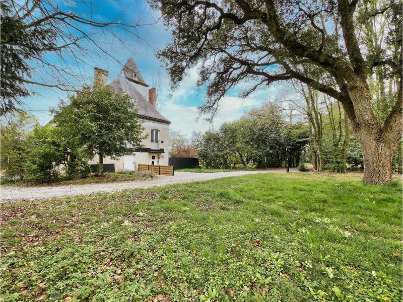 Maison - 407 m² - 17 pièces