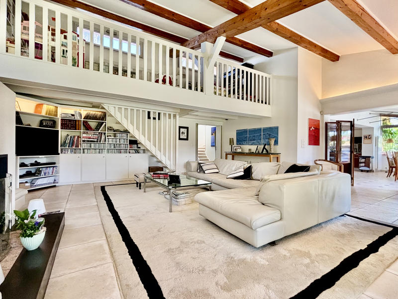 Villa - 282 m² - 8 pièces