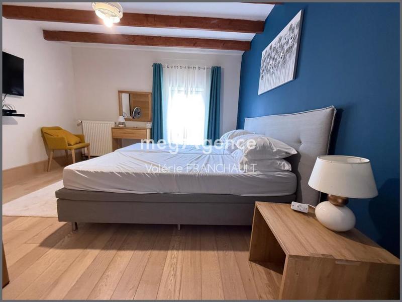 Maison - 211 m² - 10 pièces