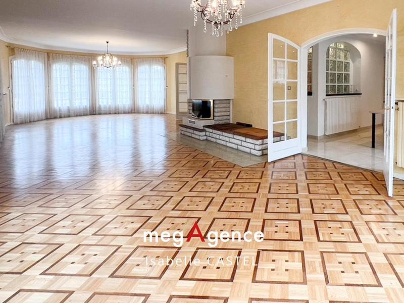 Maison - 210 m² - 7 pièces