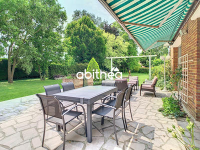 Maison - 252 m² - 10 pièces