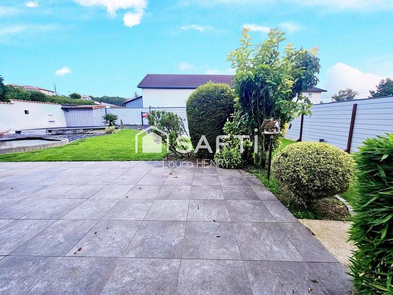 Maison - 215 m² - 6 pièces