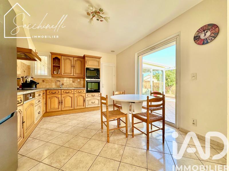 Maison - 253 m² - 10 pièces