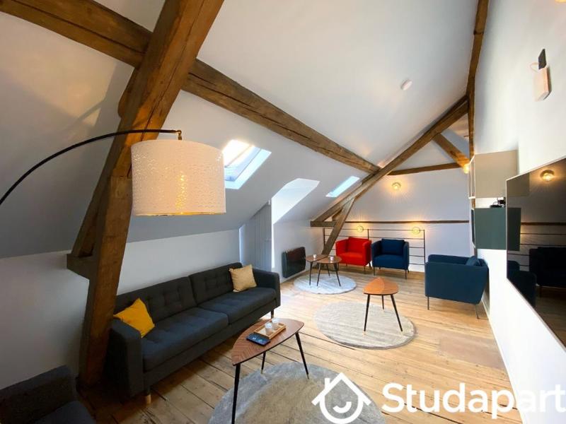 Chambre - 300 m² - 1 pièce