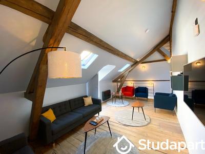 Chambre - 300 m² - 1 pièce