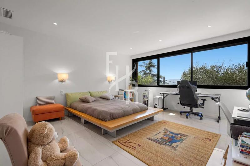 Maison - 470 m² - 7 pièces