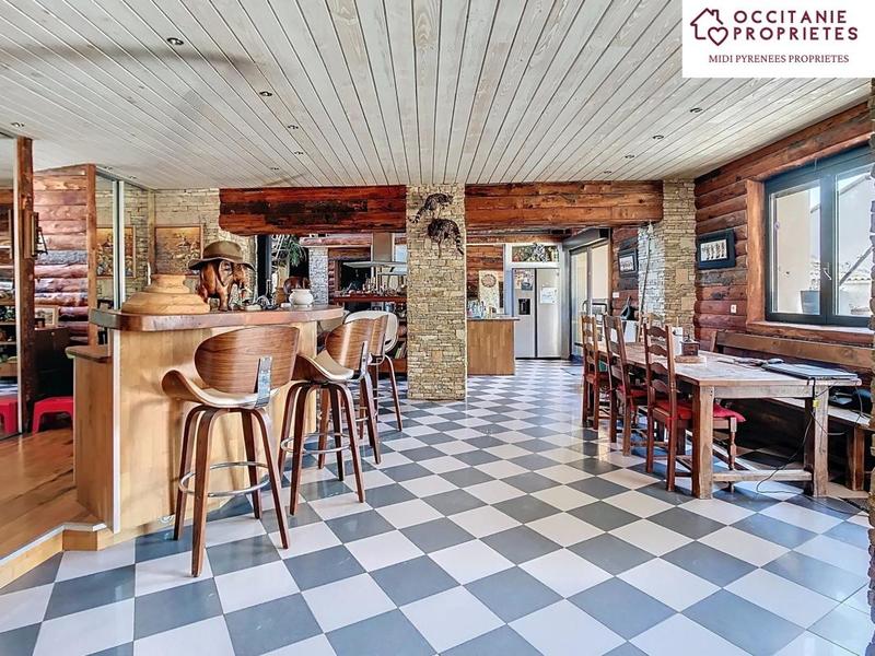 Propriété - 360 m² - 10 pièces