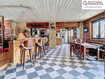 Propriété - 360 m² - 10 pièces