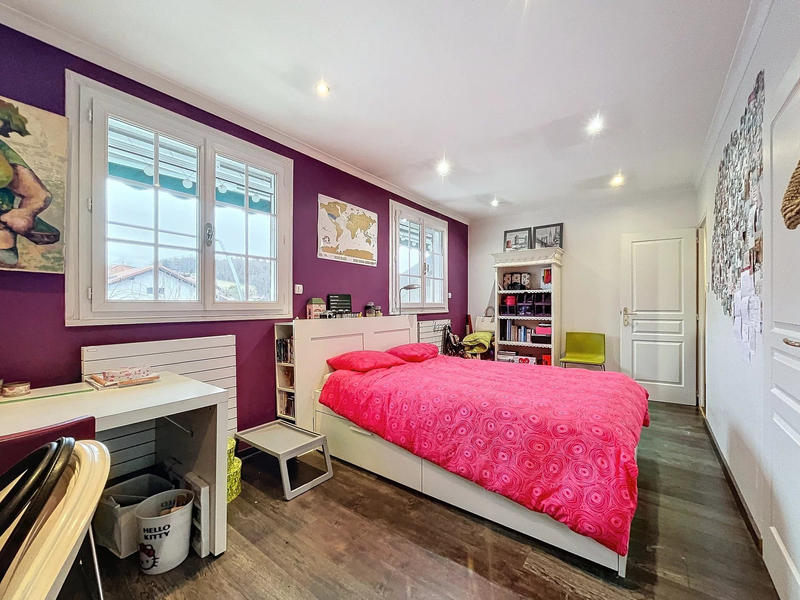 Maison - 180 m² - 7 pièces