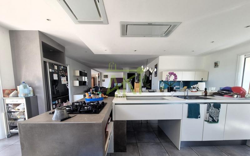 Maison - 376 m² - 7 pièces