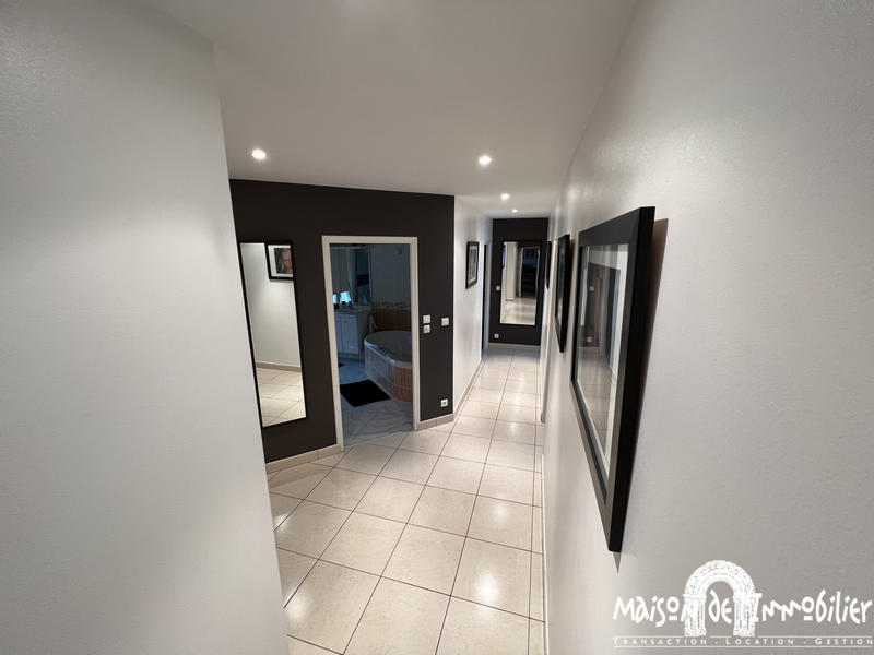 Maison - 321 m² - 10 pièces