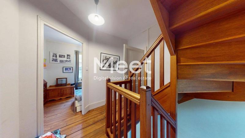 Propriété - 215 m² - 8 pièces