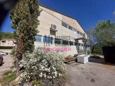 Entrepôt - 1 500 m²