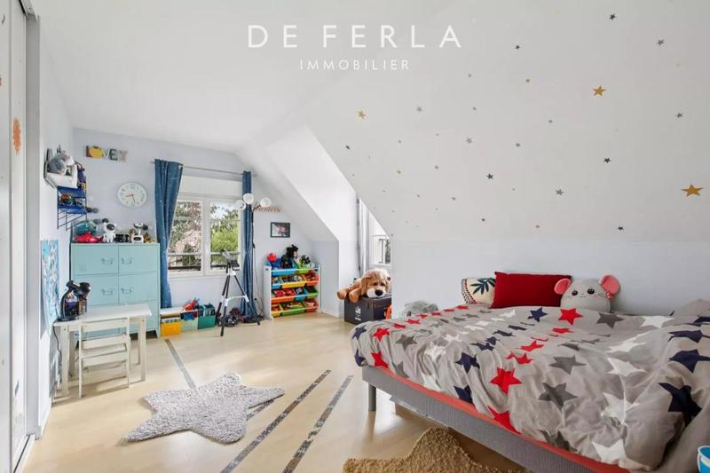 Propriété - 210 m² - 8 pièces