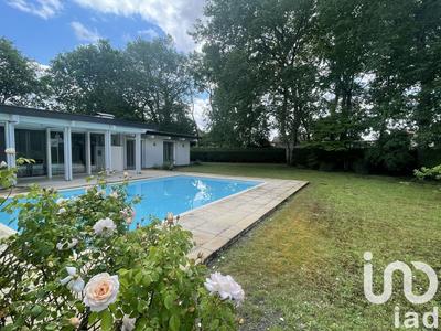 Maison - 252 m² - 8 pièces