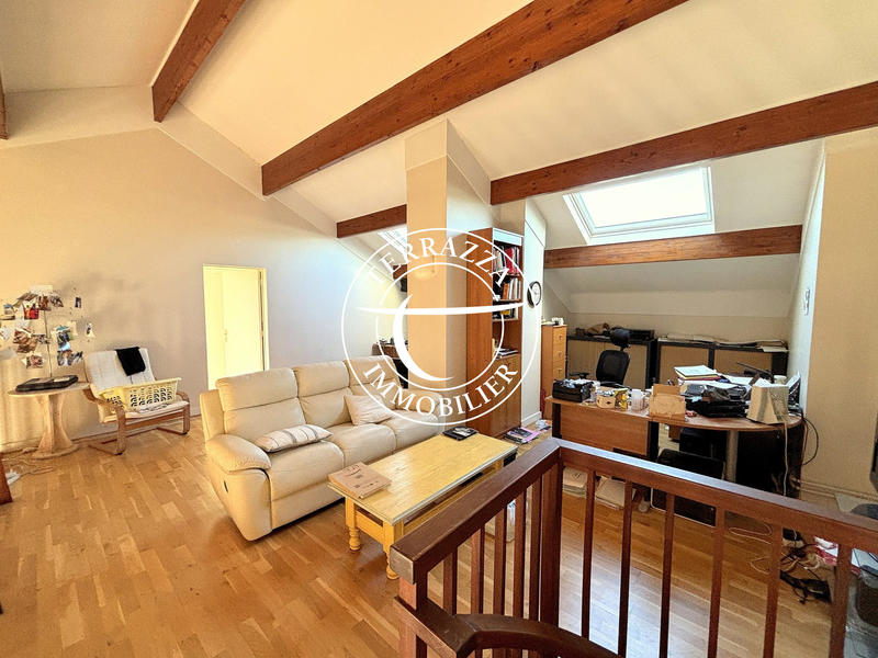 Duplex - 207 m² - 9 pièces