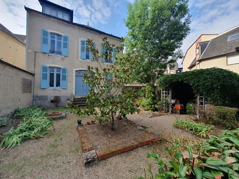Maison - 232 m² - 10 pièces