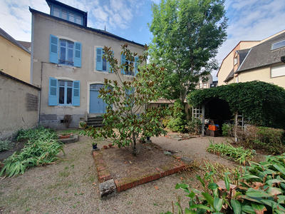 Maison - 232 m² - 10 pièces