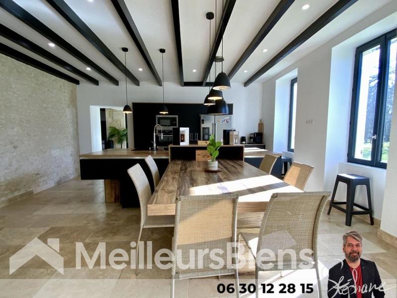 Maison - 258 m² - 9 pièces