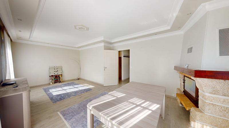 Maison - 166 m² - 8 pièces