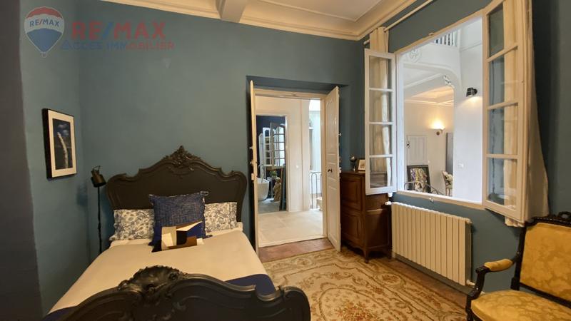 Maison - 392 m² - 12 pièces