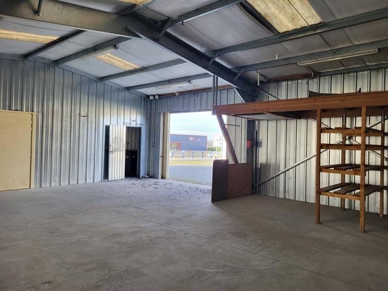 Local d'activité / Entrepôt - 172 m² - 4 pièces