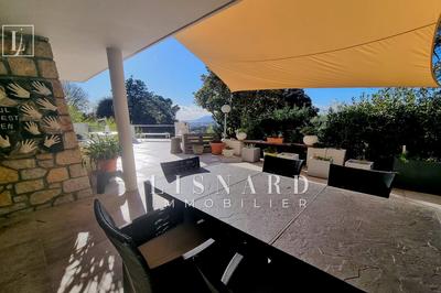 Maison - 200 m² - 6 pièces