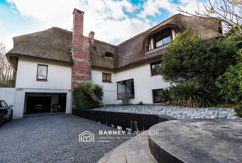 Maison - 302 m² - 7 pièces