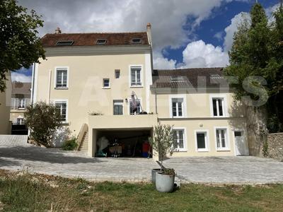 Maison - 255 m² - 10 pièces