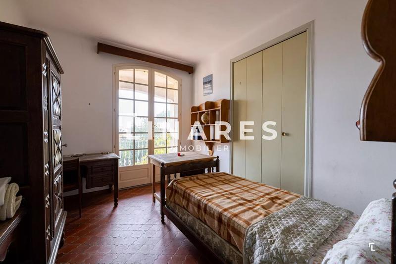 Maison - 240 m² - 7 pièces