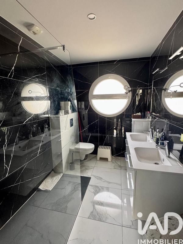 Maison - 147 m² - 9 pièces