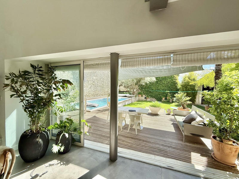 Maison - 240 m² - 10 pièces