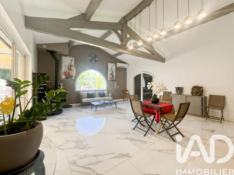 Maison - 228 m² - 10 pièces