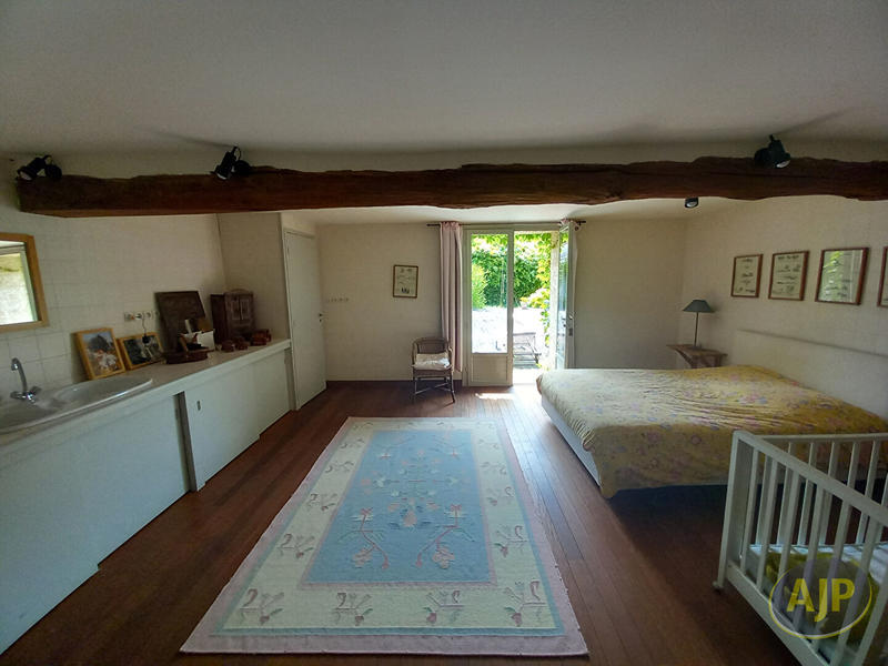 Maison - 407 m² - 9 pièces