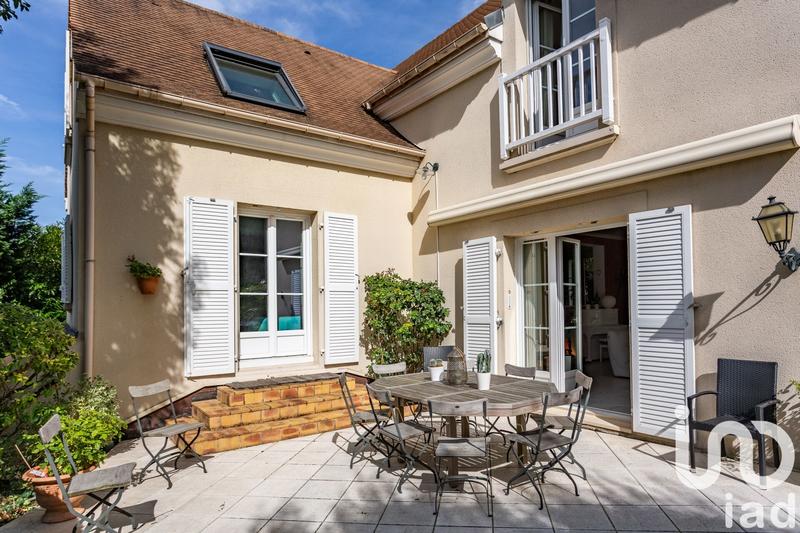 Maison - 218 m² - 8 pièces