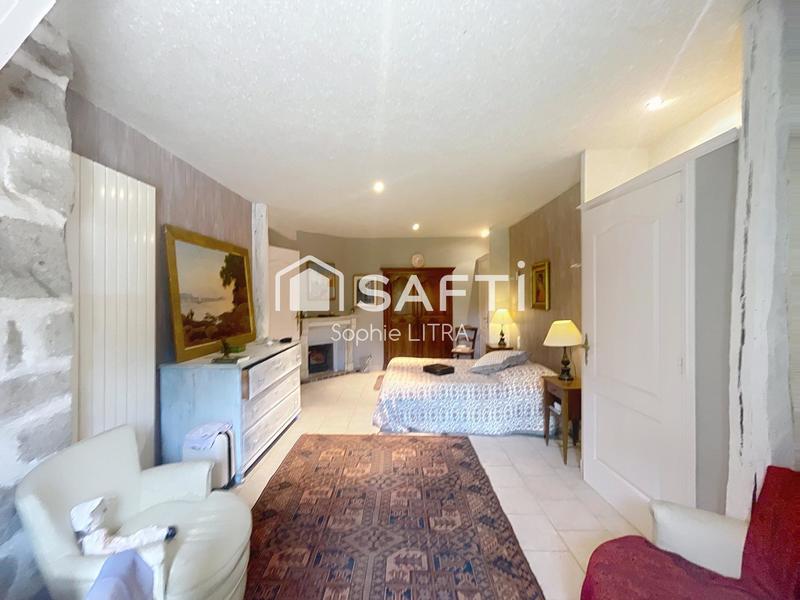 Maison - 250 m² - 8 pièces