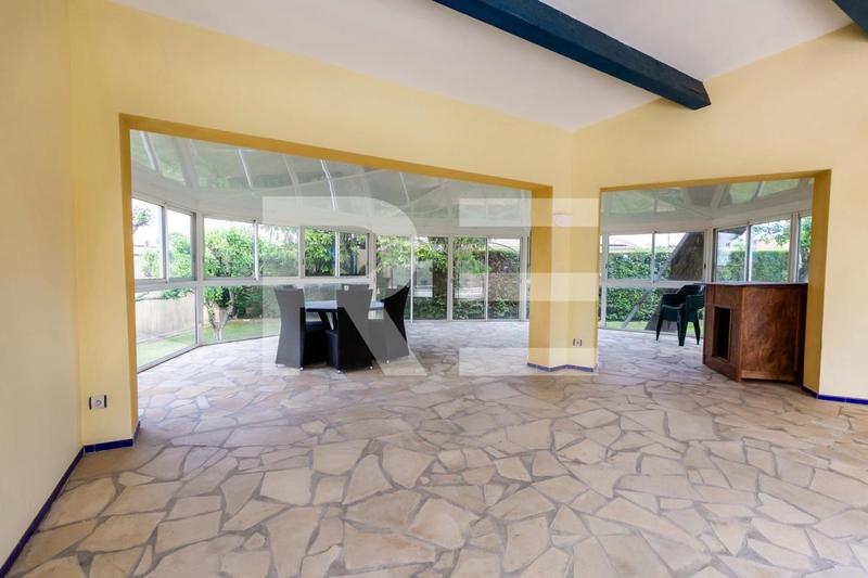 Propriété - 318 m² - 6 pièces