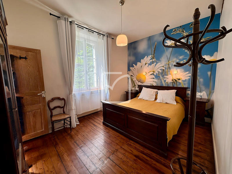 Propriété - 537 m² - 18 pièces