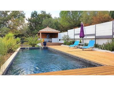 Mas - 400 m² - 10 pièces