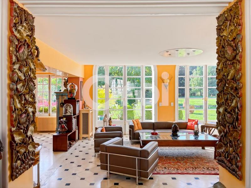 Moulin - 550 m² - 7 pièces