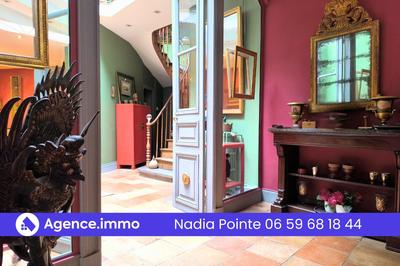 Maison - 230 m² - 7 pièces