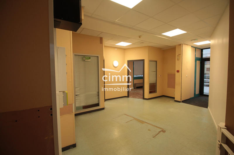 Local commercial - 86 m² - 5 pièces