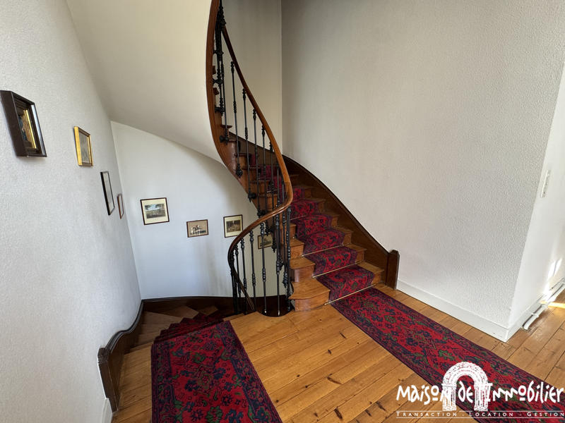 Maison - 527 m² - 12 pièces