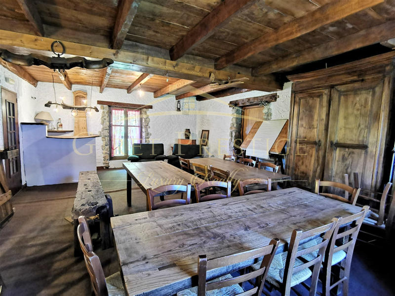 Maison - 380 m² - 12 pièces