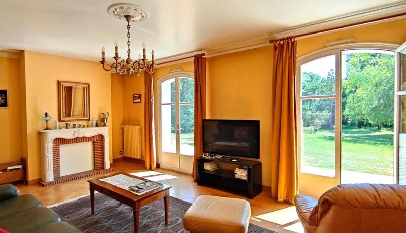 Propriété - 305 m² - 7 pièces